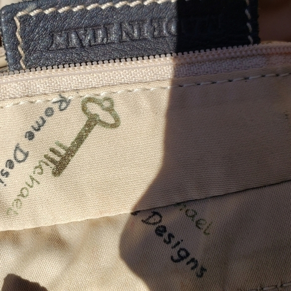 This Michael Rome Designs bag - Picture 5 of 7